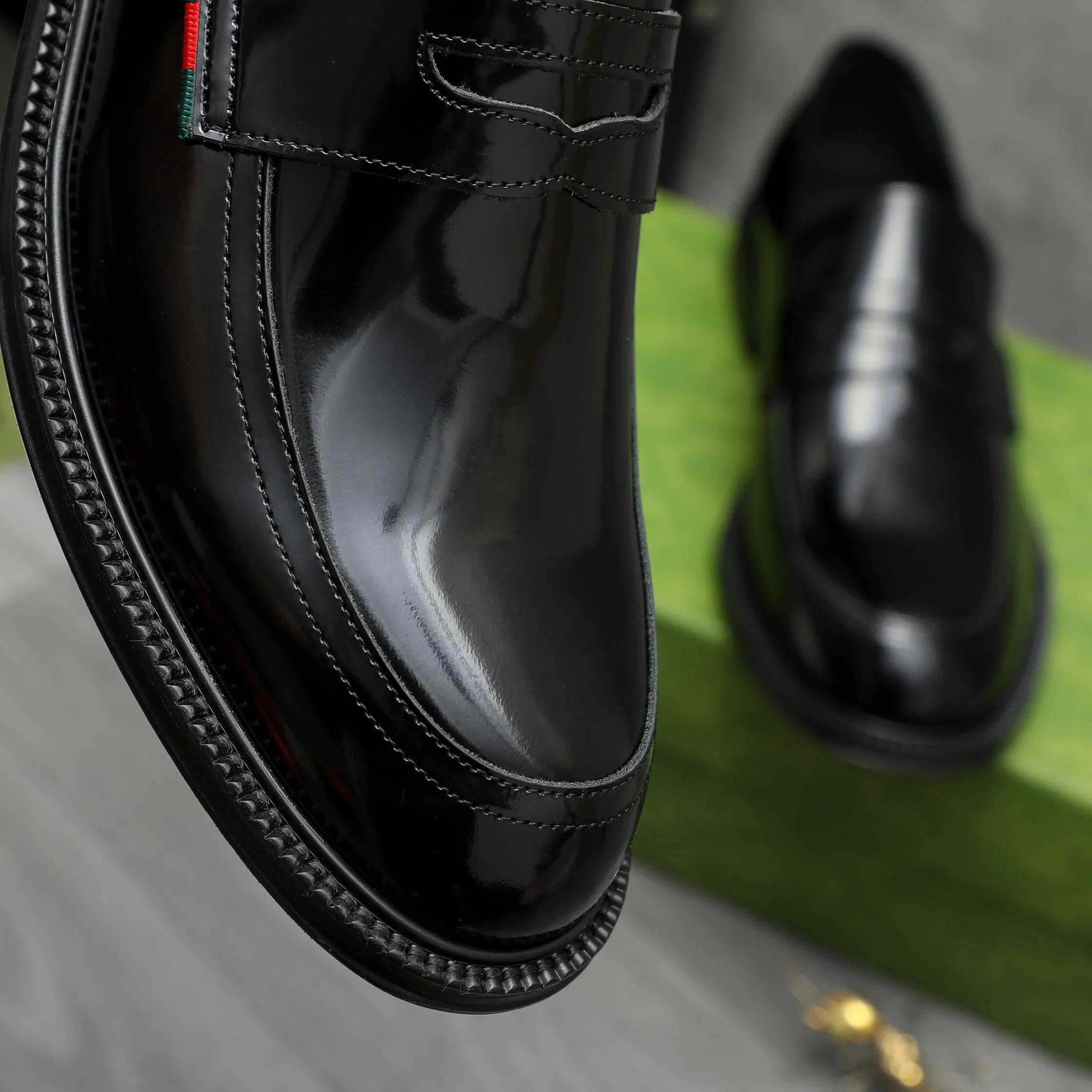 Men's shoes 💰500 Product trademark: GUCCI "Gucci" business slip-on leather shoes Regular size: 38-44 (45.46 custom-made, non-returnable) Product materials: Selected lacquered cowhide upper, cowhide lining, original rubber outsole